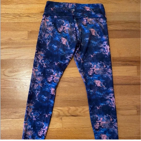 Lululemon printed Wunder Unders- size 4 - Picture 5 of 5